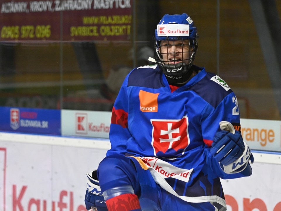 Útočník Peter Repčík oslavuje gól na turnaji Hlinka Gretzky Cup 2021.