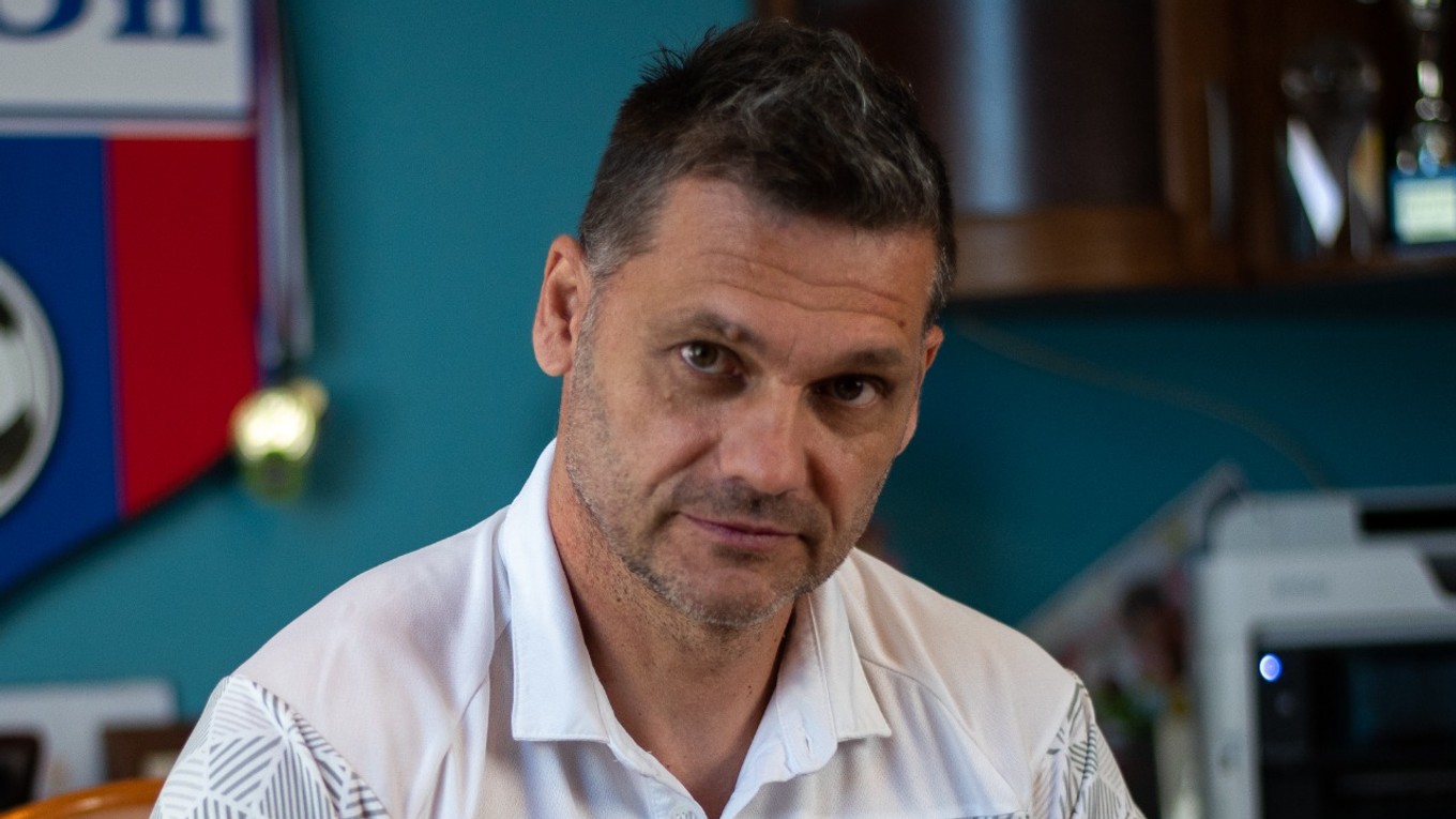 Vladimír Cifranič ako tréner FC ViOn Zlaté Moravce.