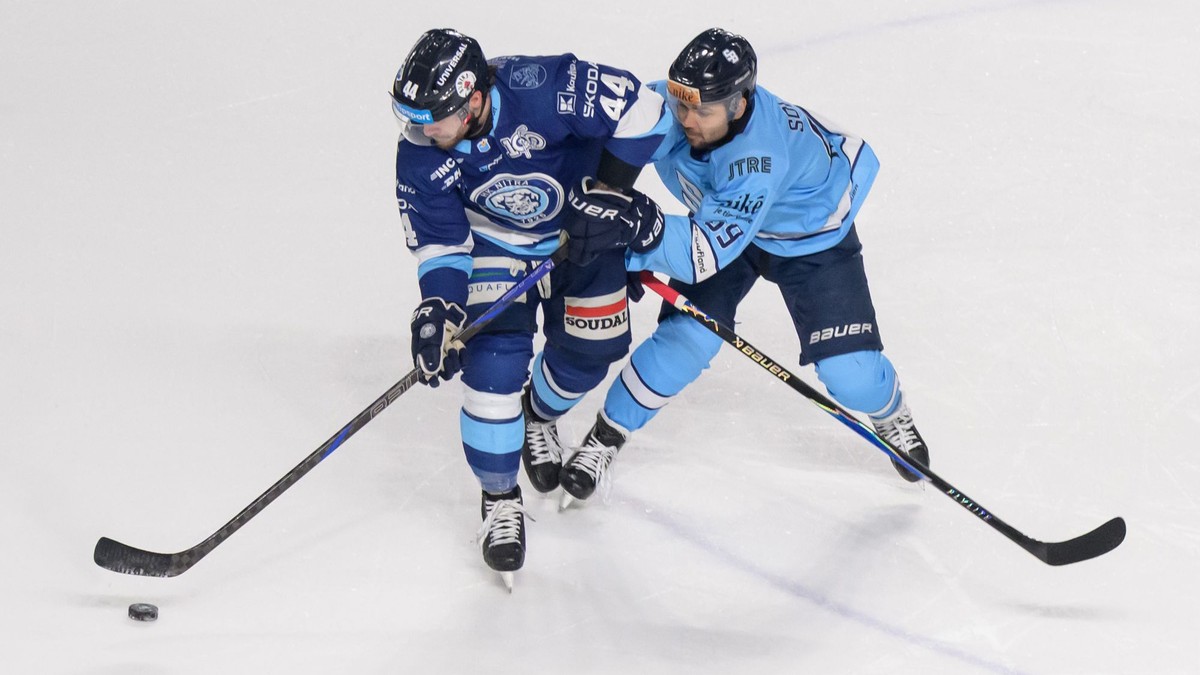 Zľava Zach Osburn (Nitra) a Samuel Solenský (Bratislava)