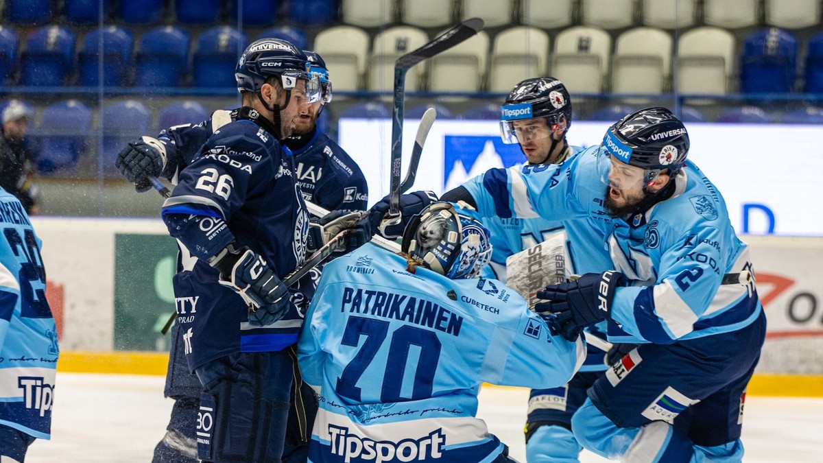 Momentka zo zápasu základnej časti medzi Popradom a Nitrou.