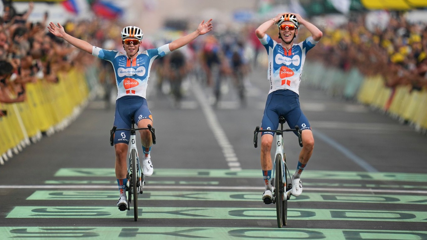 Romain Bardet a Frank van den Broek prišli spolu do cieľa 1. etapy na Tour de France 2024