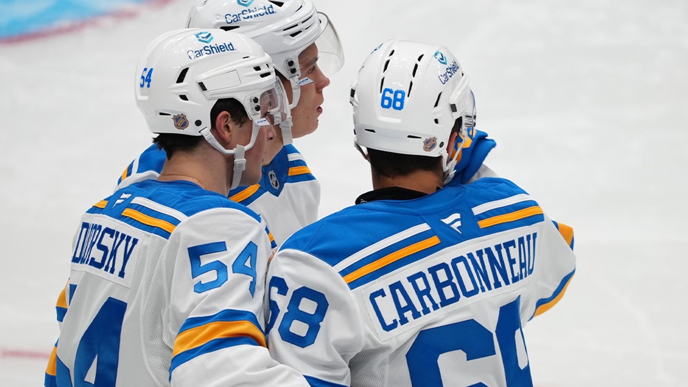 Dalibor Dvorský (vľavo) v prípravnom zápase St. Louis