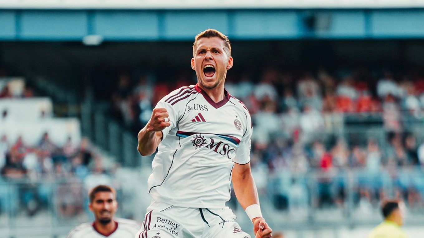 Samuel Mráz oslavuje gól.