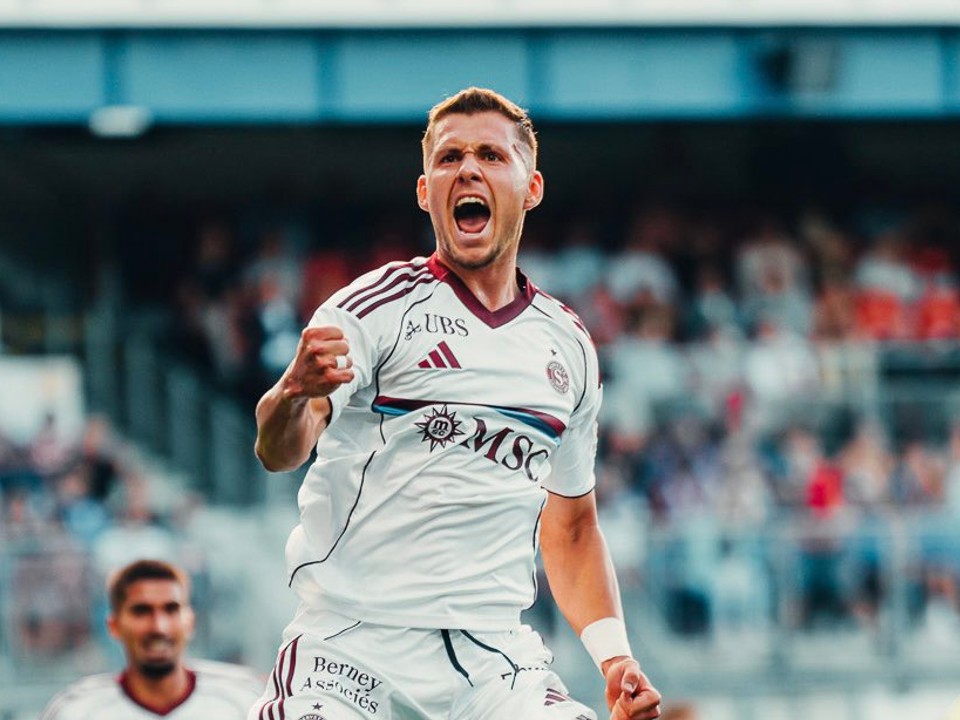 Samuel Mráz oslavuje gól.