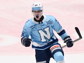 Jakub Lacka (Nitra) sa teší z gólu 
