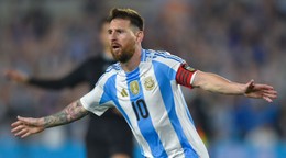 Lionel Messi oslavuje gól v drese Argentíny.