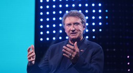 Wayne Gretzky počas prvej návštevy na Slovensku. 