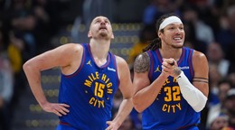 Aaron Gordon a Nikola Jokič. 