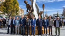 Z odhalenia súsošia akademického sochára Martina Navrátila - Súsošie olympijských víťazov v Liptovskom Mikuláši.