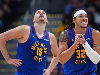 Aaron Gordon a Nikola Jokič. 