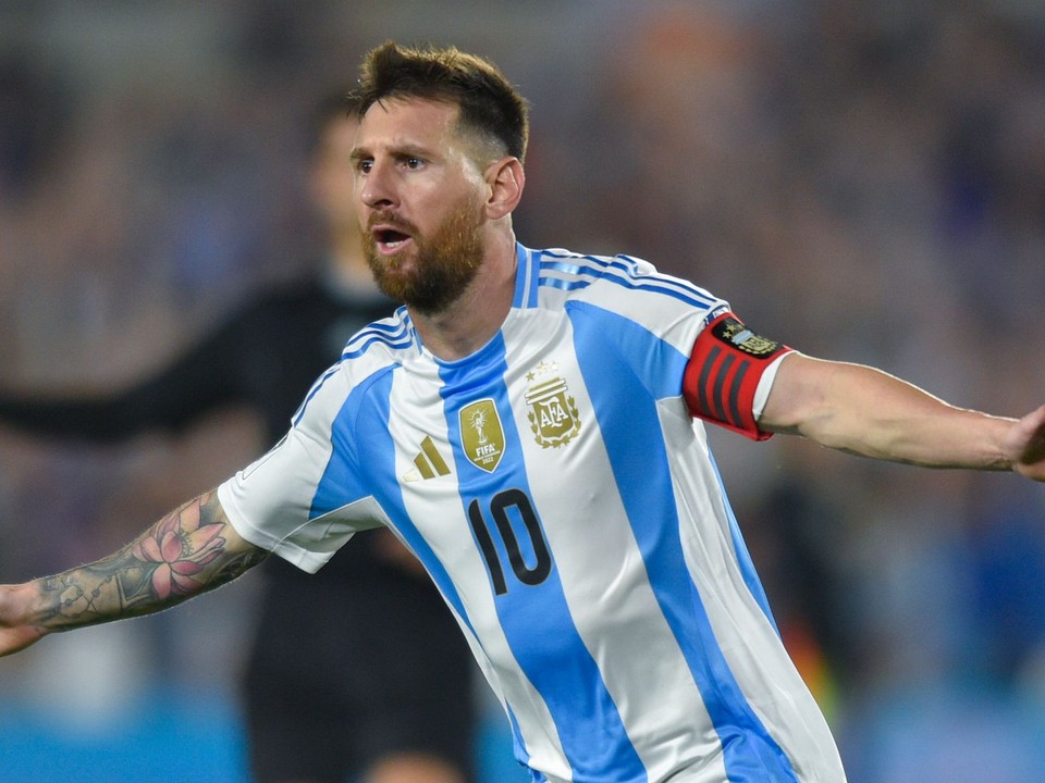 Lionel Messi oslavuje gól v drese Argentíny.