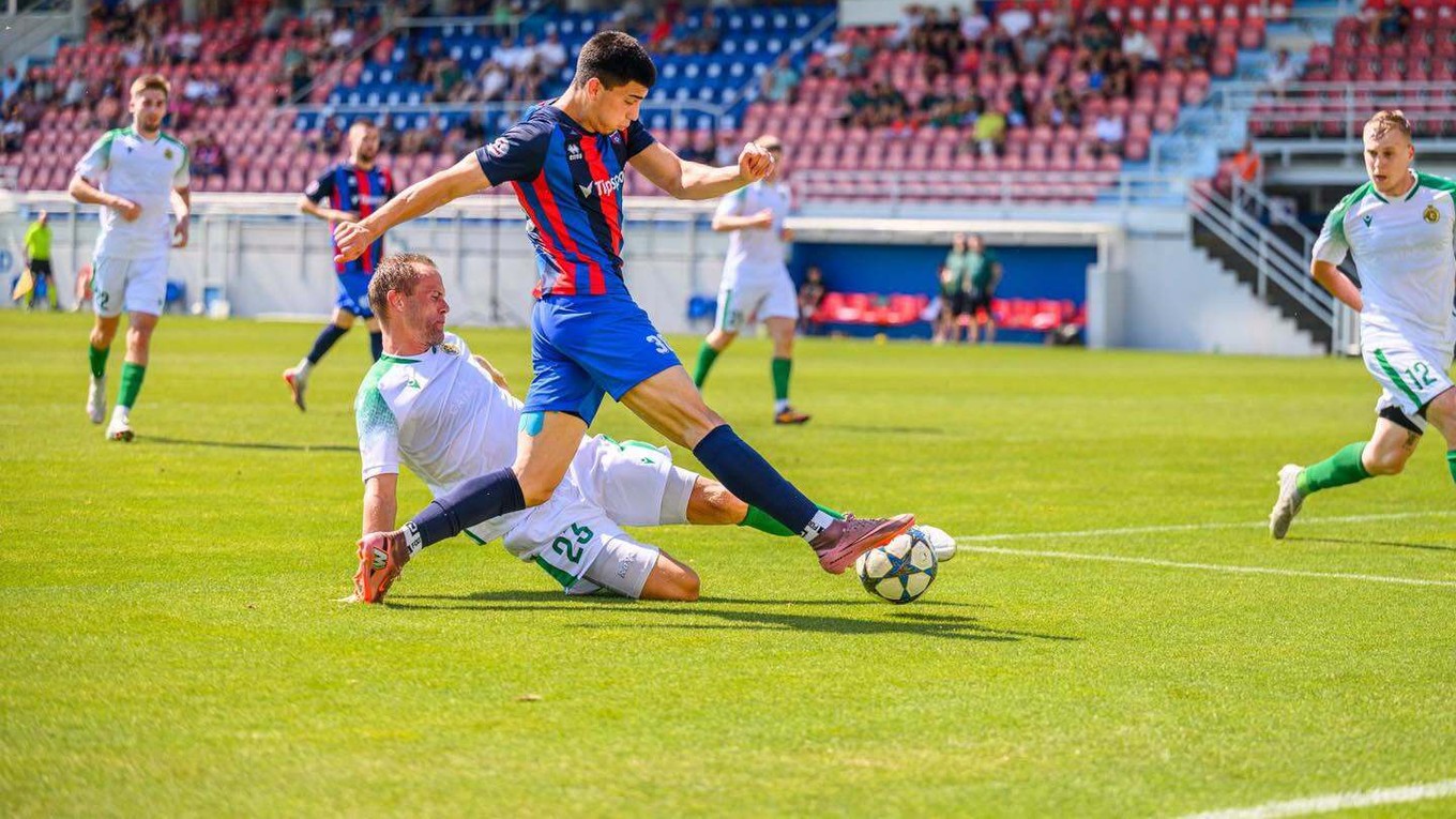 V prvom letnom teste hrala Prievidza v Zlatých Moravciach, s číslom 23 skúsený Prievidžan Marián Štrbák (23).