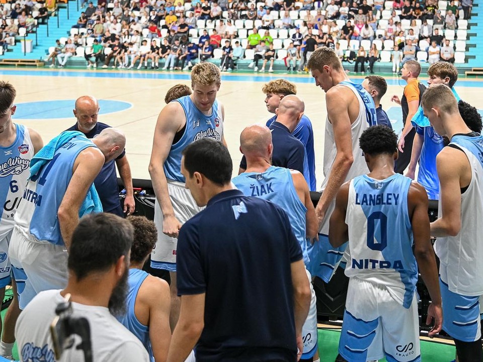 Basketbalisti Nitra Blue Wings.