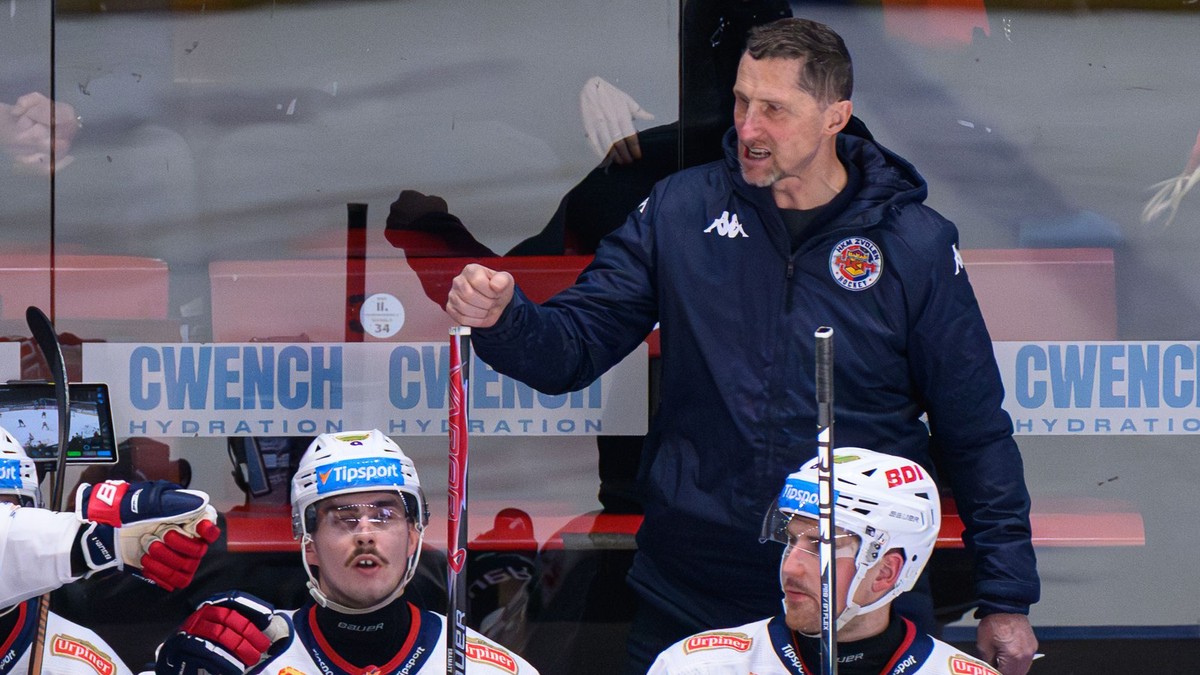 Na snímke tréner HKM Zvolen Antonín Stavjaňa.