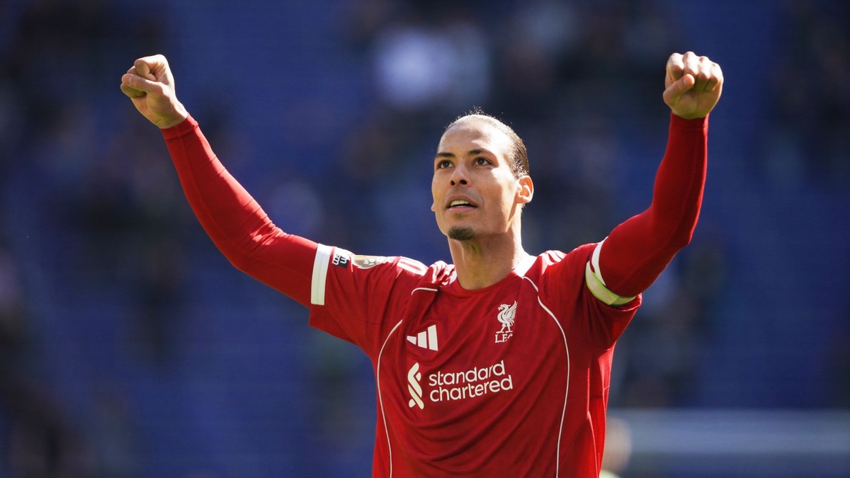 Virgil van Dijk oslavuje gól. 