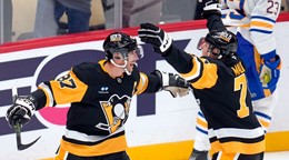 Sidney Crosby (vľavo) a Jevgenij Malkin.