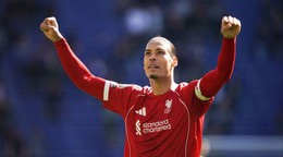 Virgil van Dijk oslavuje gól. 