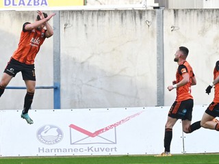 Radosť hráčov Ružomberka po strelení gólu počas zápasu 19. kola Niké ligy medzi MFK Ružomberok a FC Spartak Trnava.