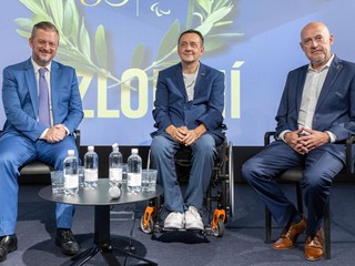 zľava prezident Medzinárodného paralympijského výboru (MPV) Andrew George William Parsons, predseda Slovenského paralympijského výboru (SPV) Ján Riapoš a prezident Slovenského olympijskeho a športového výboru SOŠV Anton Siekel