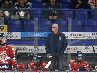 Tréner HKM Zvolen Peter Mikula na striedačke.