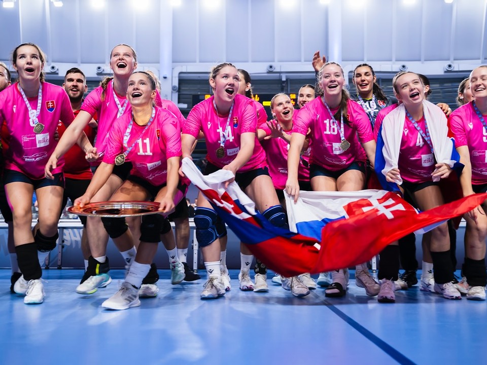 Slovenské hádzanárky po triumfe na ME do 17 rokov 2025.