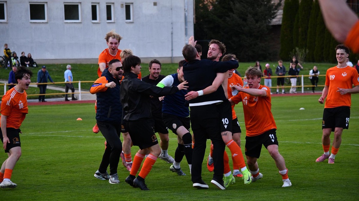 Kým sa rozcvičovali, vysnívali si gól. Ten padol v poslednej minúte a rozhodol derby