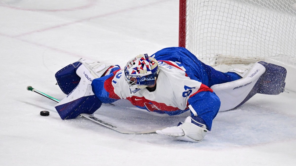 Brankár Samuel Hlavaj (Slovensko) v zápase o 3. miesto Slovensko - Fínsko na ZOH 2026.
