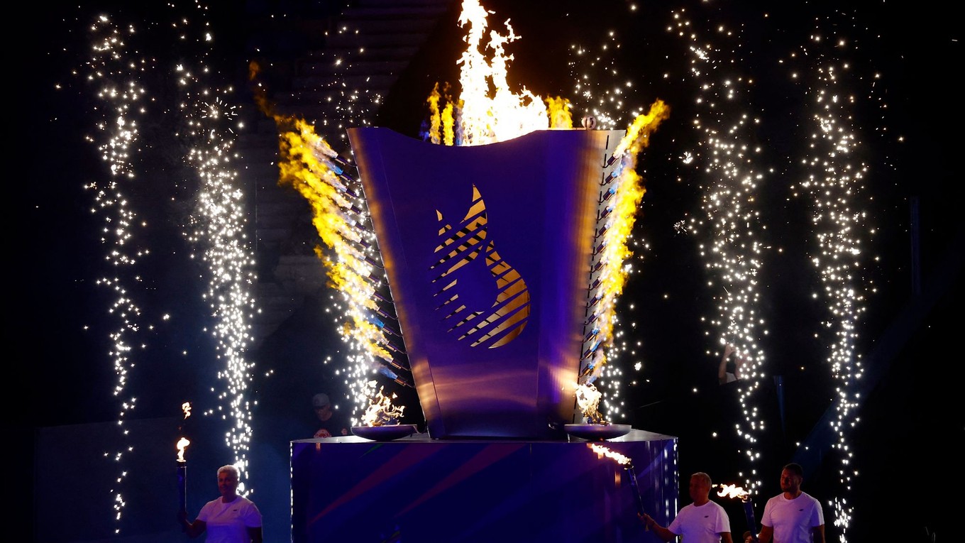 Oheň mieru na otváracom ceremoniáli Európskych hier v Krakove.