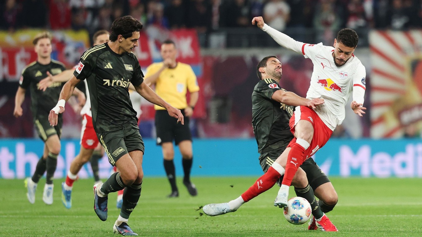 Momentka zo zápasu Union Berlín a Lipsko.