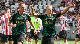 Tomáš Bobček (vpravo) oslavuje gól