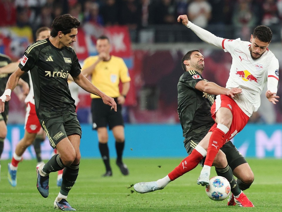 Momentka zo zápasu Union Berlín a Lipsko.