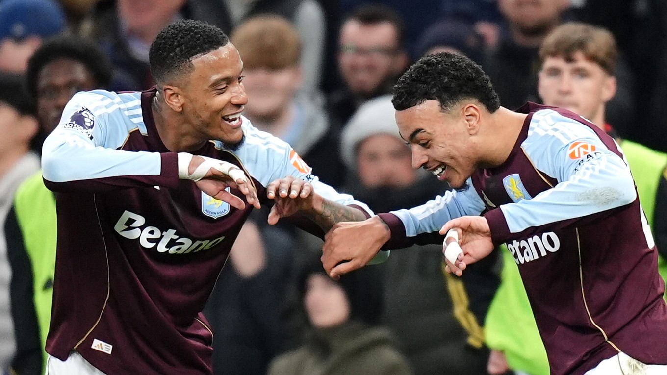 Morgan Rogers oslavuje gól. 