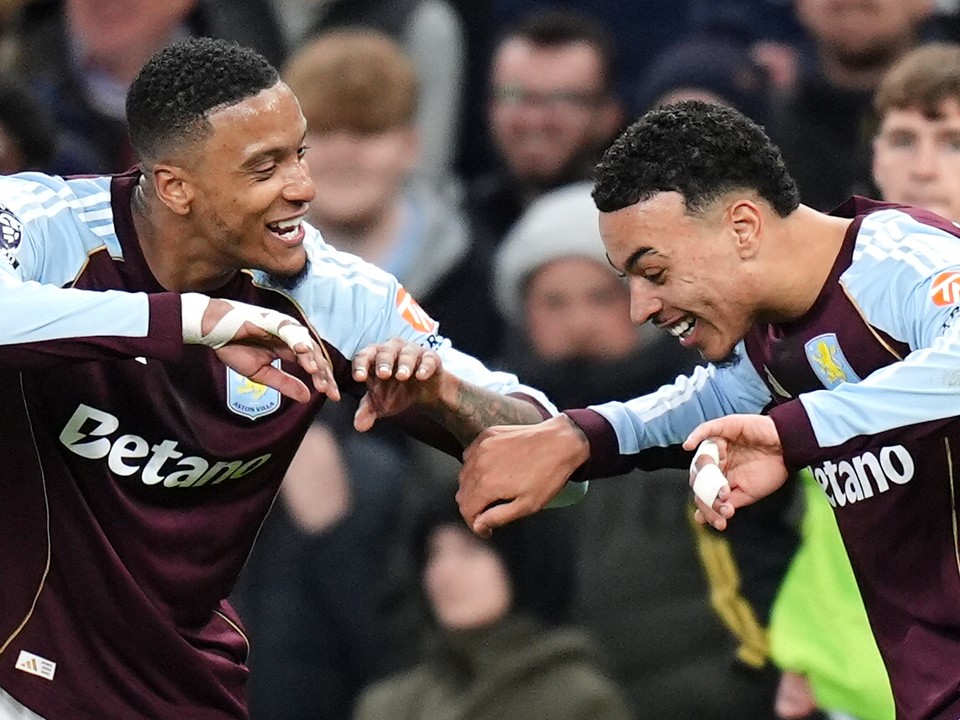 Morgan Rogers oslavuje gól. 