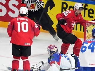 Nino Niederreiter sa teší po strelenom góle v zápase Slovensko - Švajčiarsko na MS v hokeji 2023.