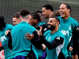 Futbalisti Liverpoolu počas tréningu. 