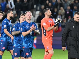 Háči Slovenska zľava Adam Obert, Dávid Hancko, Tomáš Suslov, Ondrej Duda, brankár Martin Dúbravka a Lukáš Haraslín.