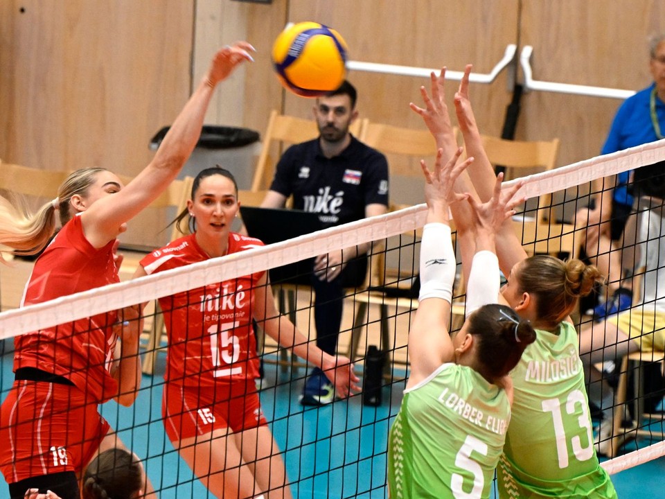zľava Katarína Kormendyová, Karolína Fričová (obe Slovensko), Lorena Lorberová Fijoková a Nika Milošičová (obe Slovinsko)