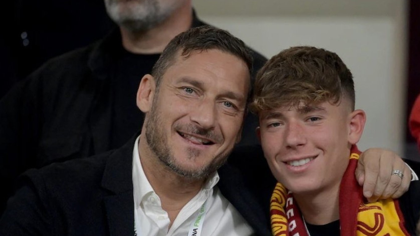 Vľavo Francesco Totti so synom Christianom.