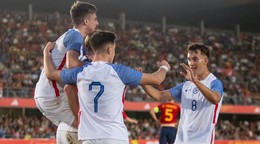 Radosť slovenských reprezentantov po strelenom góle v prípravnom zápase Španielsko U21 - Slovensko U21.