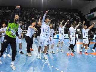 Hádzanári Prešova sa tešia po zisku 18. titulu po rozhodujúcom piatom finálovom zápase play-off Niké Handball Extraligy mužov.