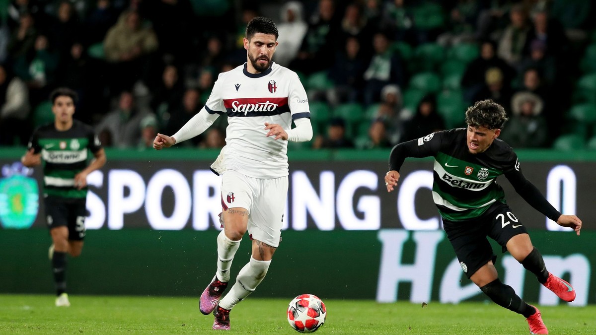 Martin Erlič (v strede) v drese Bologna FC. 