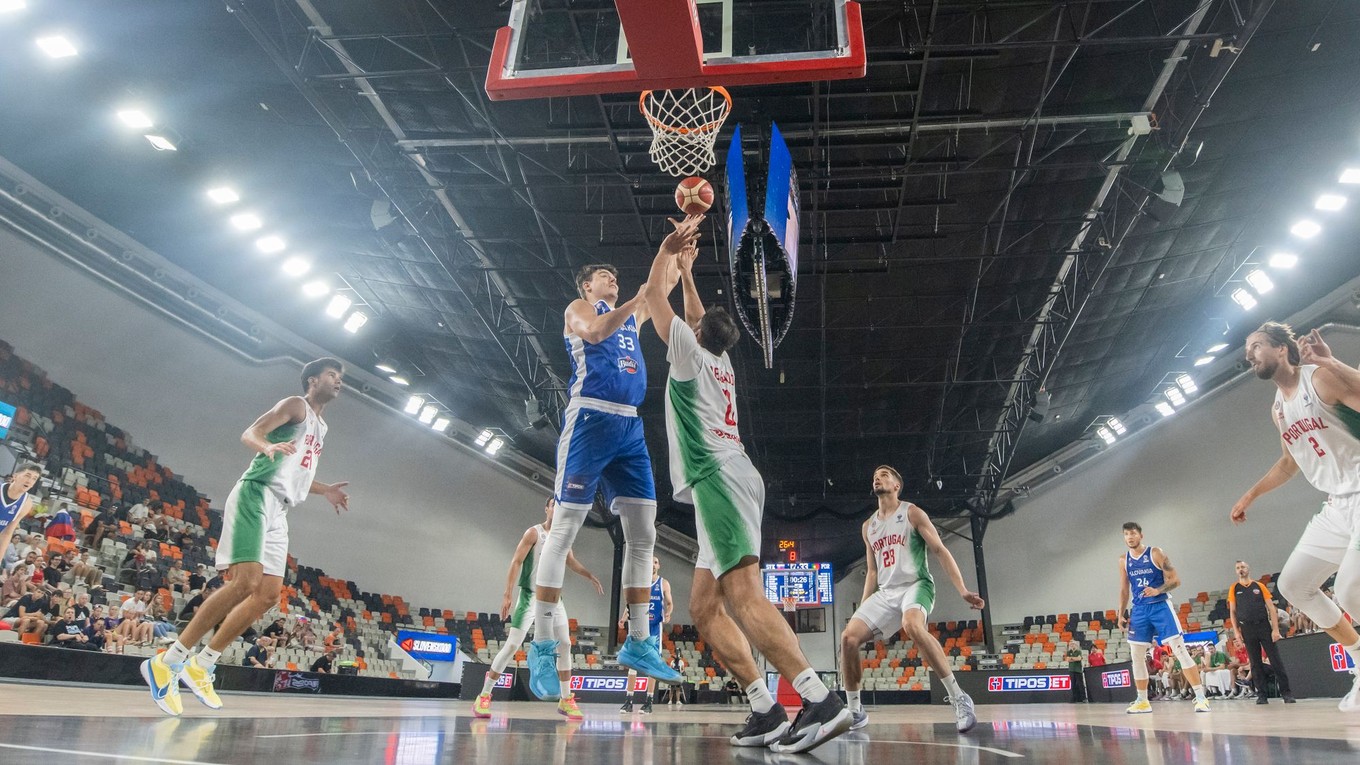 Momentka z prípravného basketbalového zápasu Slovensko - Portugalsko