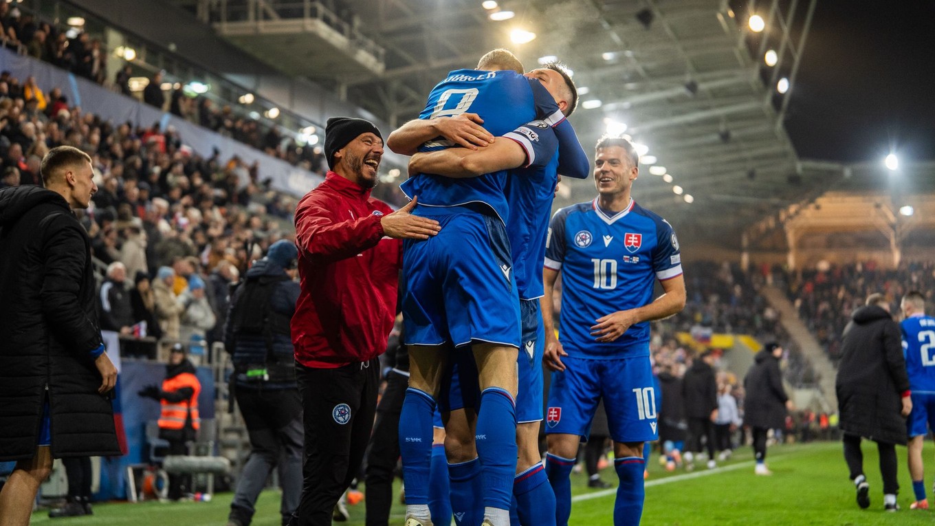 Hráč Slovenska Tomáš Bobček (8) oslavujúci svoj prvý gól v reprezentácií počas medzi Slovenskom a Severným Írskom 