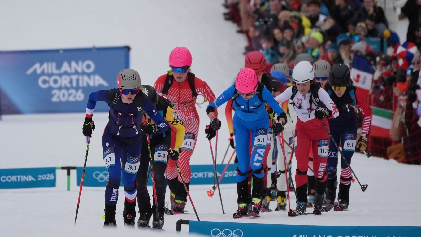 Pretekárky počas miešanej štafety na ZOH 2026.