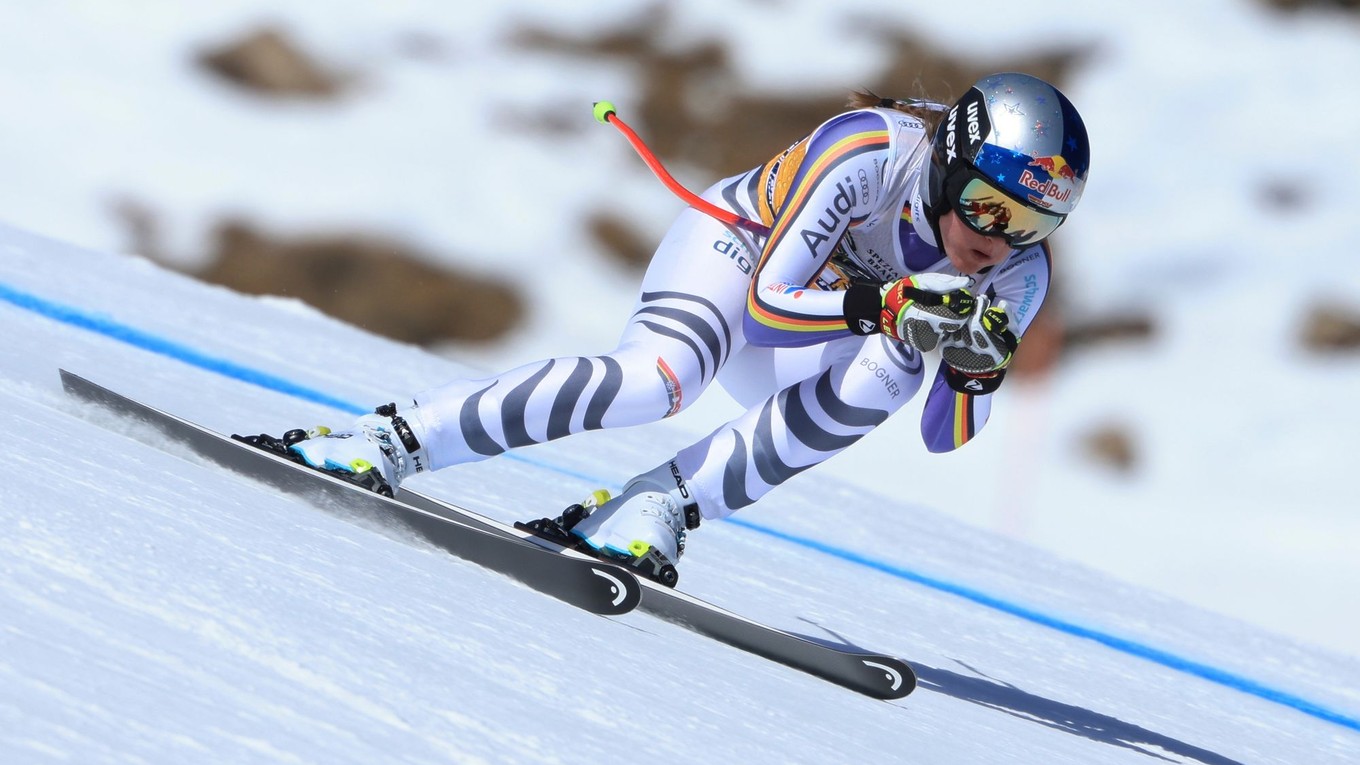 Nemecká lyžiarka Emma Aicherová počas tréningu zjazdu vo Val di Fassa 2026.