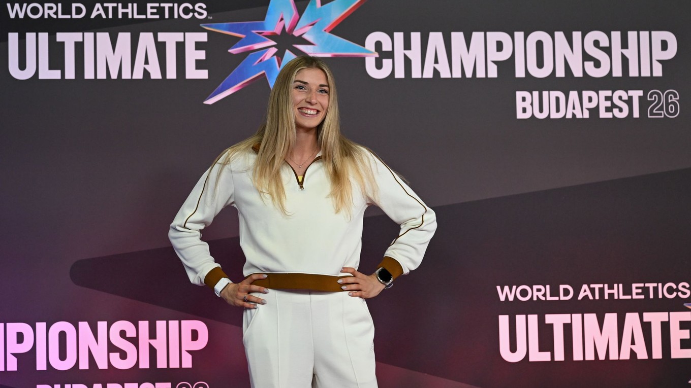 Emma Zapletalová prichádza na oficiálne otvorenie Ultimátnych majstrovstiev sveta v Atletike v Budapešti.