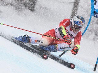 Marco Odermatt v 1. kole obrovského slalomu vo Val D'Isere.