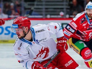 Slovenský hokejista Libor Hudáček počas finálovej série medzi Třincom a Pardubicami. 