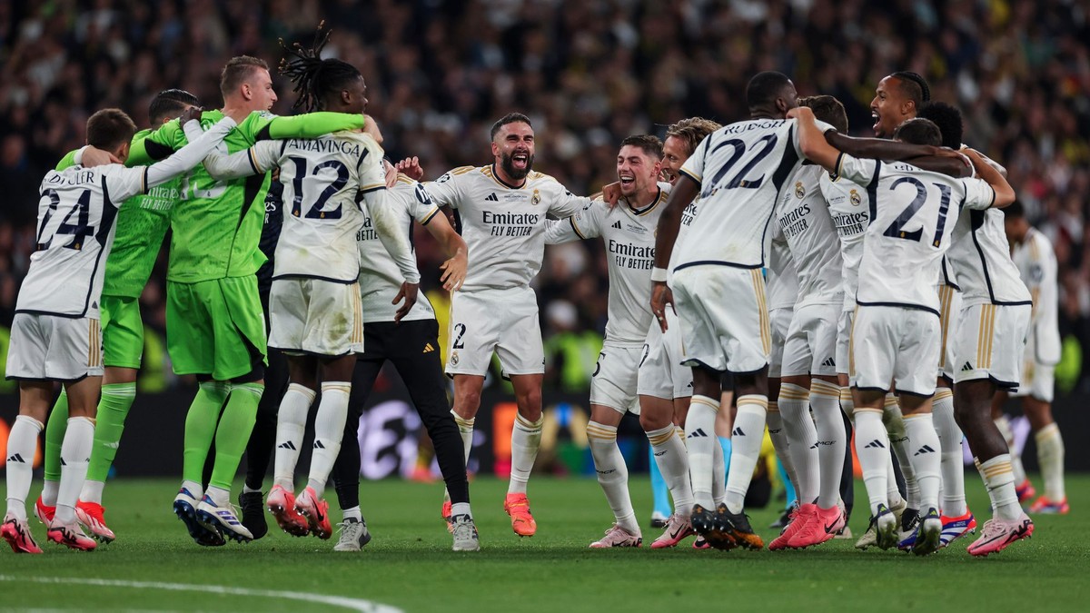Futbalisti Realu Madrid sa tešia po triumfe v Lige majstrov.