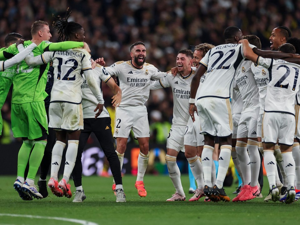 Futbalisti Realu Madrid sa tešia po triumfe v Lige majstrov.